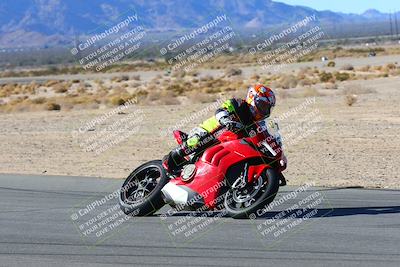 media/Jan-09-2022-SoCal Trackdays (Sun) [[2b1fec8404]]/Turn 8 (1045am)/